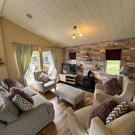 Luxury Lakeside Lodge L1 With Hot Tub Situated At Tattershall Lakes Country Park Dış mekan fotoğraf