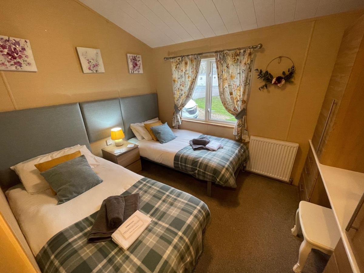 Luxury Lakeside Lodge L1 With Hot Tub Situated At Tattershall Lakes Country Park Dış mekan fotoğraf