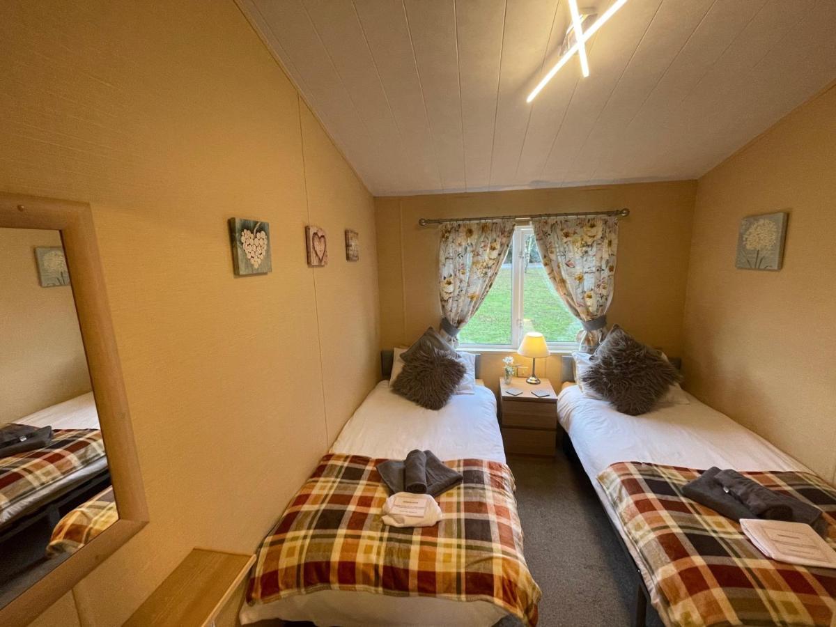 Luxury Lakeside Lodge L1 With Hot Tub Situated At Tattershall Lakes Country Park Dış mekan fotoğraf