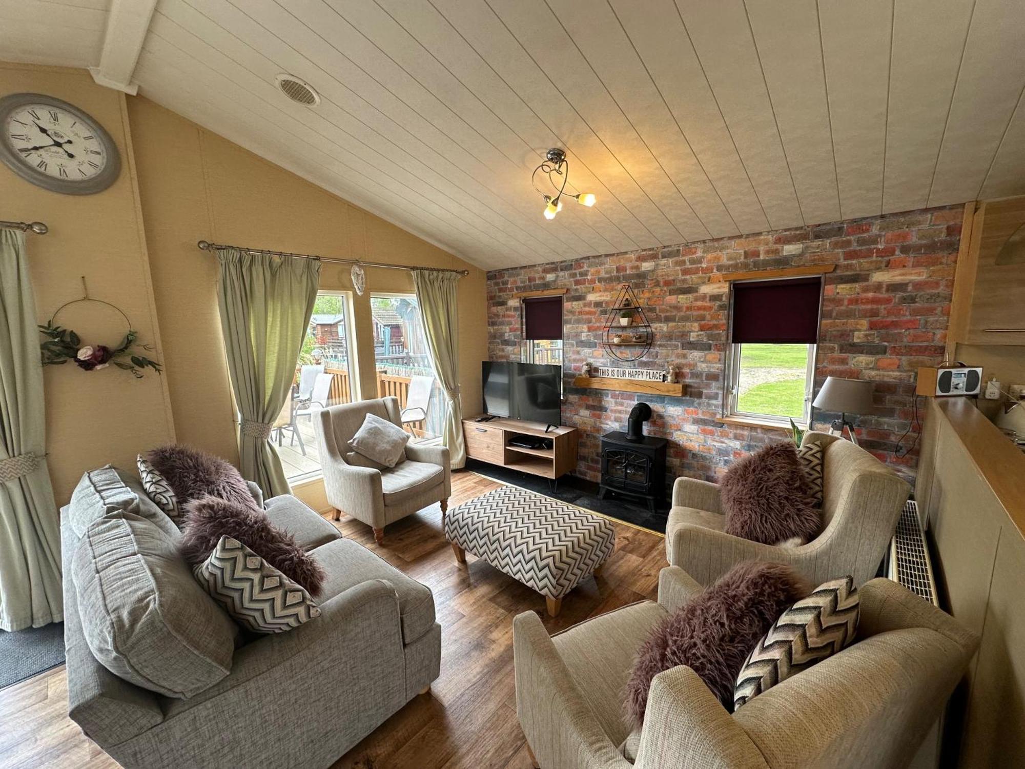 Luxury Lakeside Lodge L1 With Hot Tub Situated At Tattershall Lakes Country Park Dış mekan fotoğraf