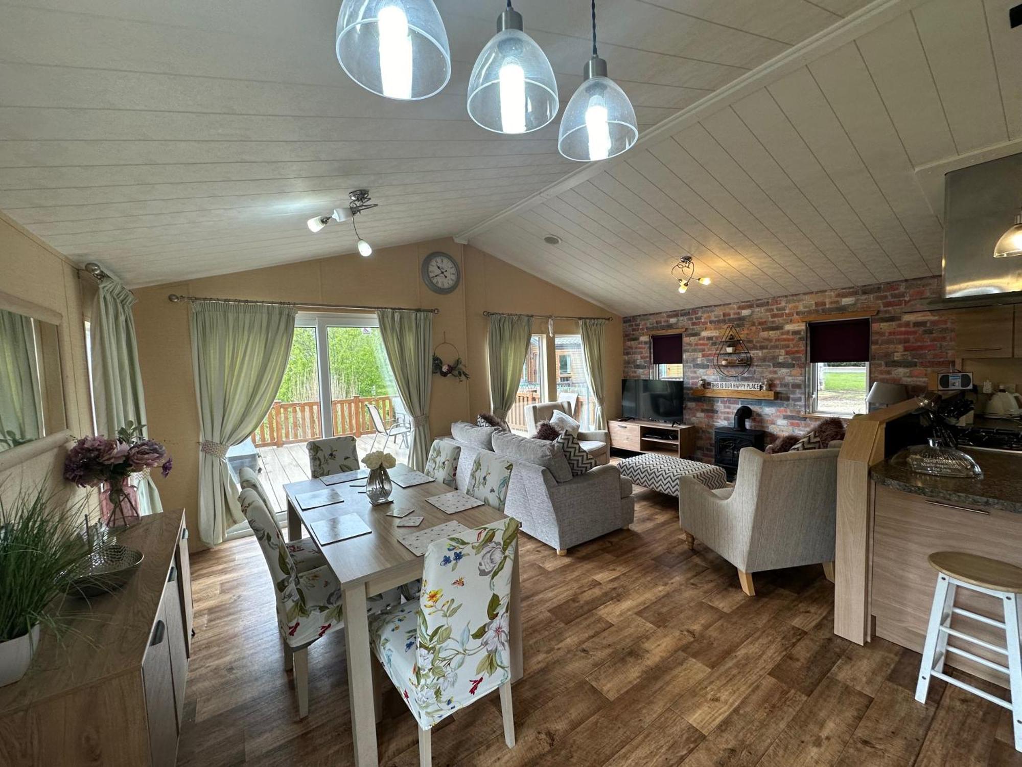 Luxury Lakeside Lodge L1 With Hot Tub Situated At Tattershall Lakes Country Park Dış mekan fotoğraf