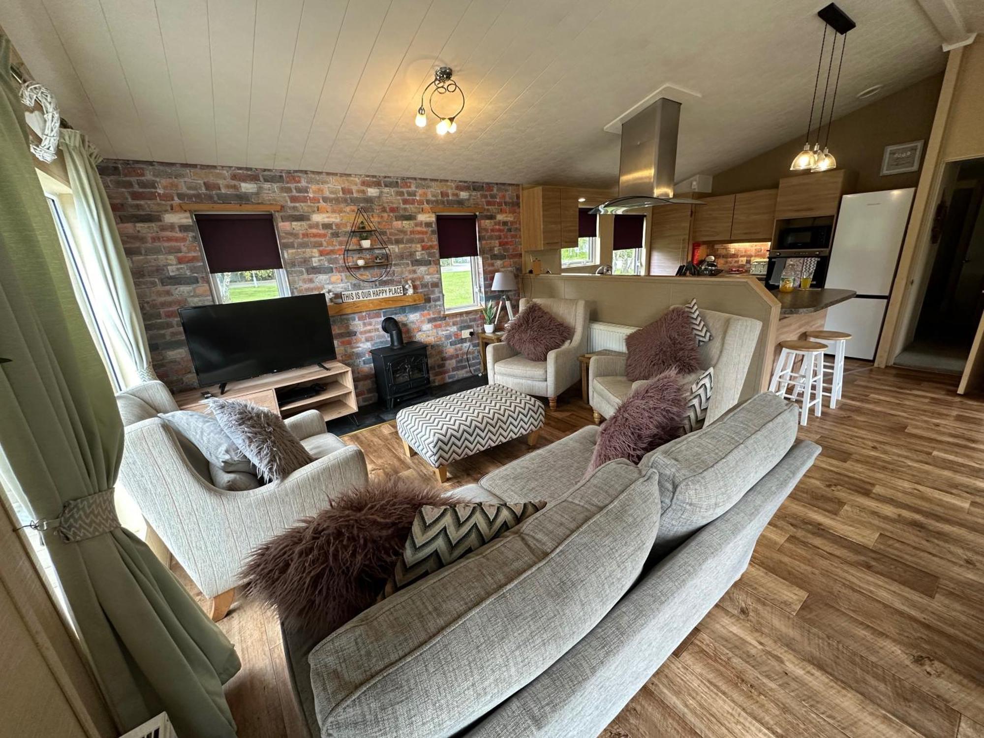 Luxury Lakeside Lodge L1 With Hot Tub Situated At Tattershall Lakes Country Park Dış mekan fotoğraf